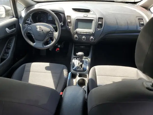 3KPFL4A76JE172689 2018 KIA FORTE - Image 8