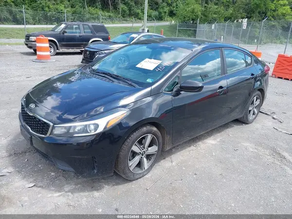 3KPFL4A76JE172966 2018 KIA FORTE - Image 2