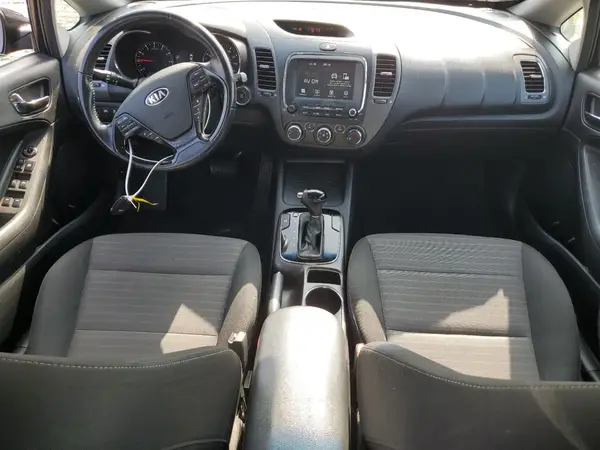 3KPFL4A76JE174412 2018 KIA FORTE - Image 8