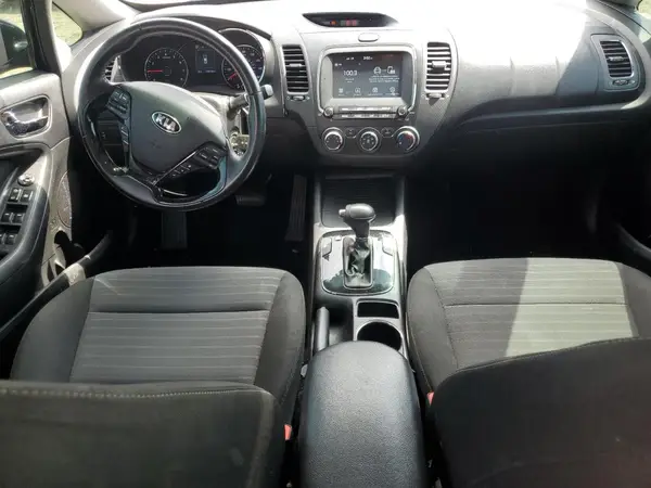 3KPFL4A76JE174426 2018 KIA FORTE - Image 8