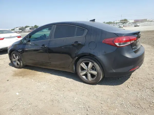 3KPFL4A76JE175415 2018 KIA FORTE - Image 2