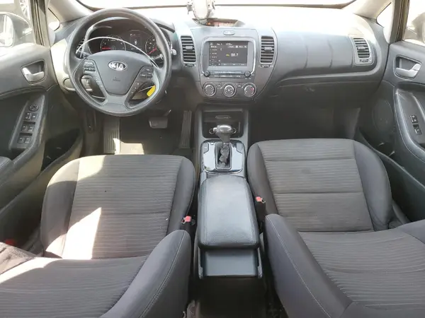 3KPFL4A76JE175415 2018 KIA FORTE - Image 8