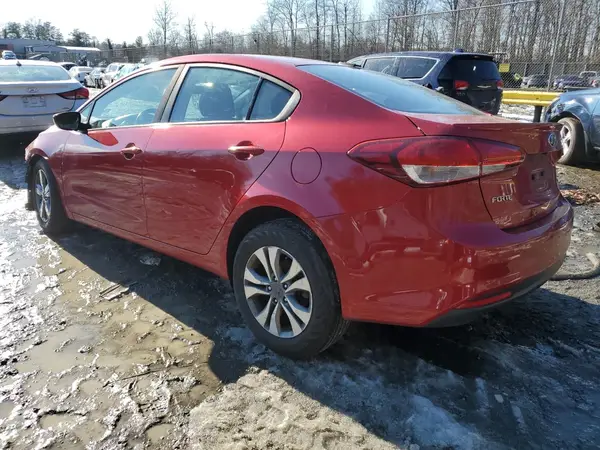 3KPFL4A76JE175477 2018 KIA FORTE - Image 2