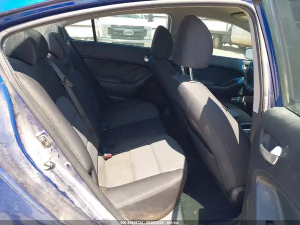 3KPFL4A76JE176015 2018 KIA FORTE - Image 8