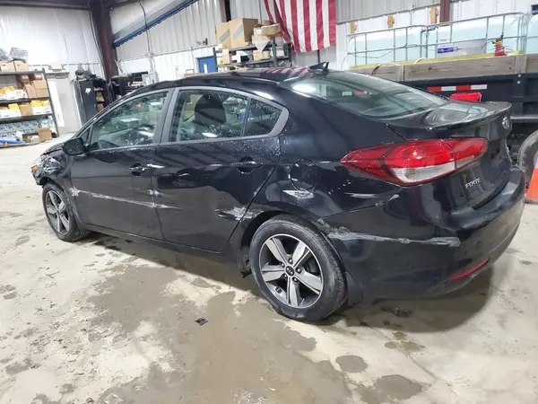 3KPFL4A76JE177004 2018 KIA FORTE - Image 2