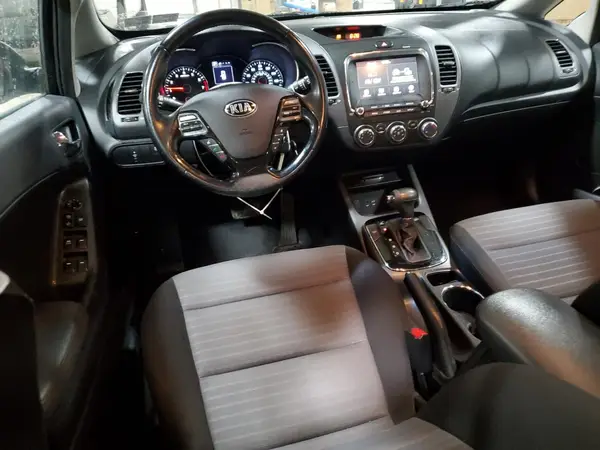 3KPFL4A76JE177004 2018 KIA FORTE - Image 8