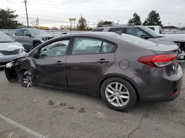 3KPFL4A76JE177651 2018 KIA FORTE - Image 2