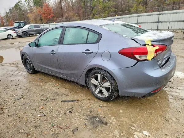3KPFL4A76JE178430 2018 KIA FORTE - Image 2
