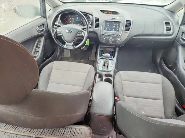 3KPFL4A76JE178430 2018 KIA FORTE - Image 8