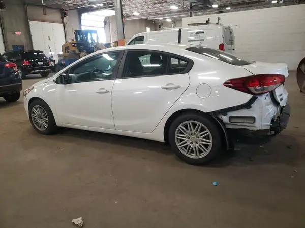 3KPFL4A76JE178766 2018 KIA FORTE - Image 2