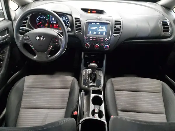 3KPFL4A76JE178766 2018 KIA FORTE - Image 8