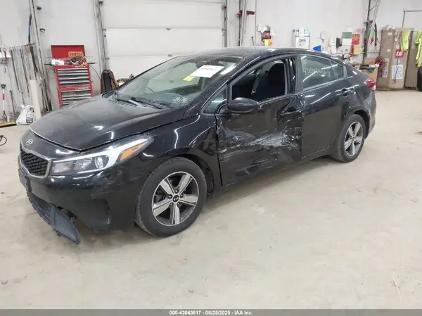 3KPFL4A76JE178850 2018 KIA FORTE - Image 2