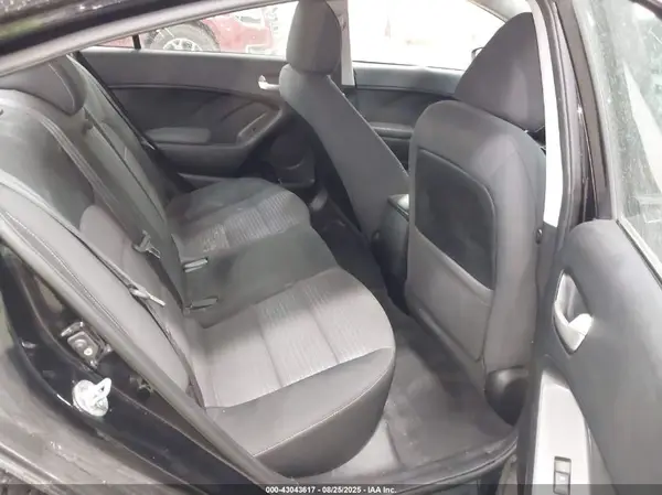 3KPFL4A76JE178850 2018 KIA FORTE - Image 8