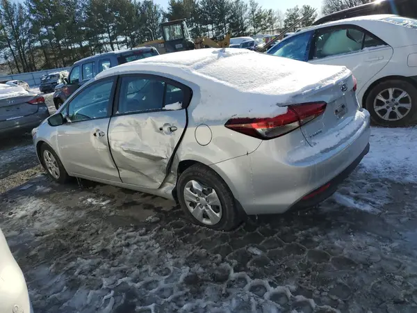 3KPFL4A76JE181487 2018 KIA FORTE - Image 2