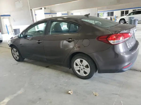 3KPFL4A76JE183496 2018 KIA FORTE - Image 2