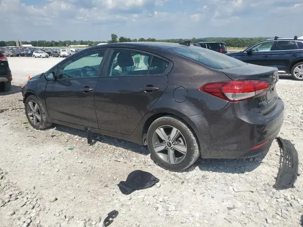 3KPFL4A76JE187208 2018 KIA FORTE - Image 2
