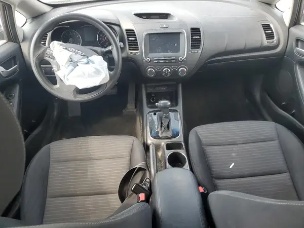 3KPFL4A76JE187208 2018 KIA FORTE - Image 8