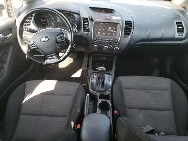 3KPFL4A76JE188780 2018 KIA FORTE - Image 8