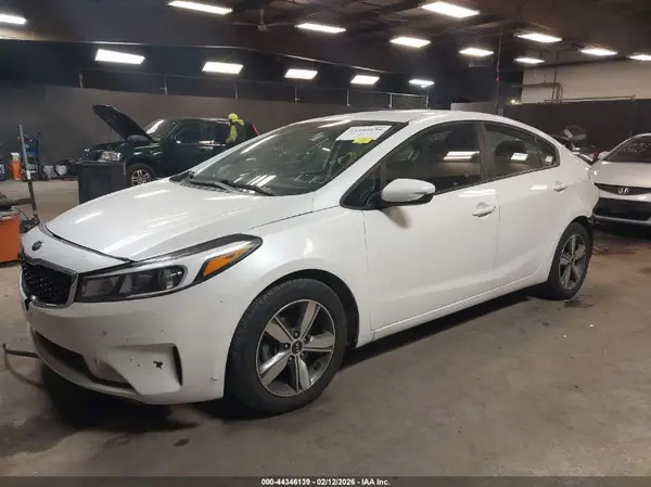 3KPFL4A76JE191145 2018 KIA FORTE - Image 2