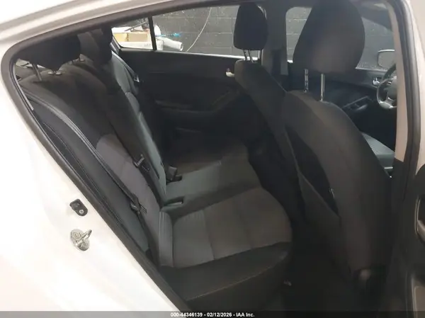 3KPFL4A76JE191145 2018 KIA FORTE - Image 8
