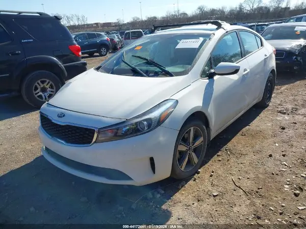 3KPFL4A76JE192036 2018 KIA FORTE - Image 2