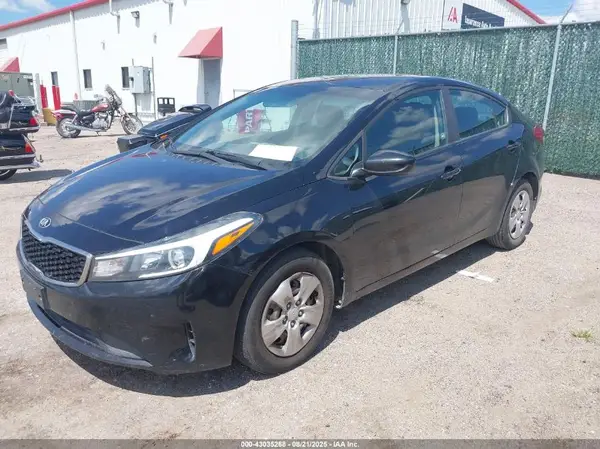 3KPFL4A76JE193302 2018 KIA FORTE - Image 2