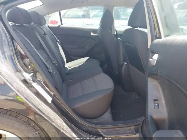 3KPFL4A76JE193302 2018 KIA FORTE - Image 8
