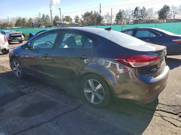 3KPFL4A76JE194420 2018 KIA FORTE - Image 2