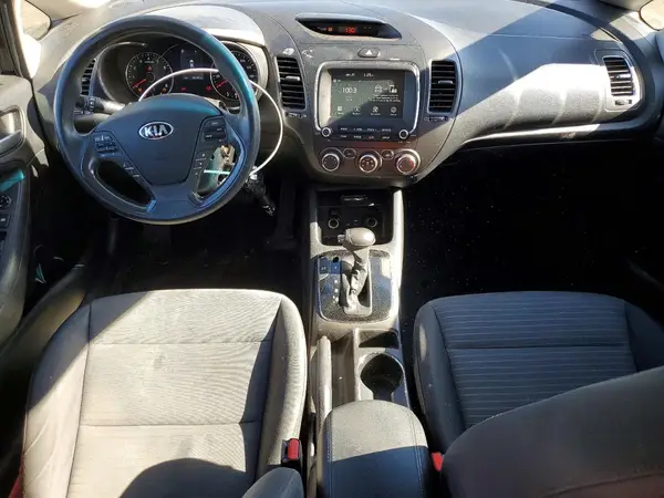 3KPFL4A76JE194420 2018 KIA FORTE - Image 8