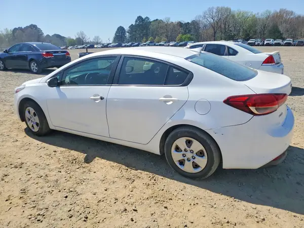 3KPFL4A76JE195681 2018 KIA FORTE - Image 2