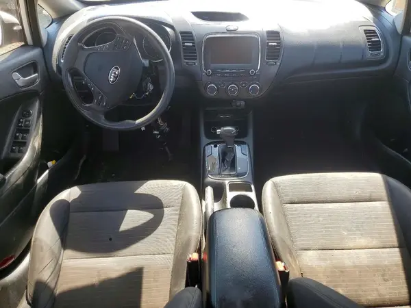 3KPFL4A76JE195681 2018 KIA FORTE - Image 8
