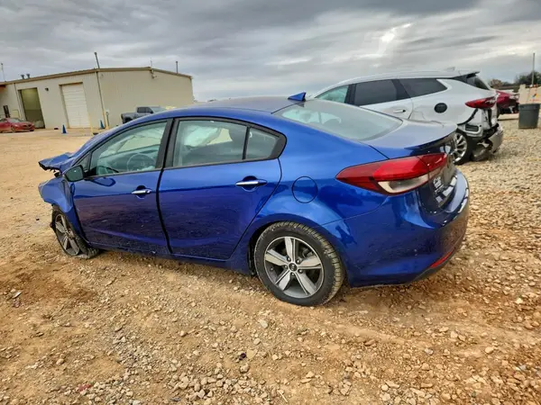 3KPFL4A76JE196197 2018 KIA FORTE - Image 2