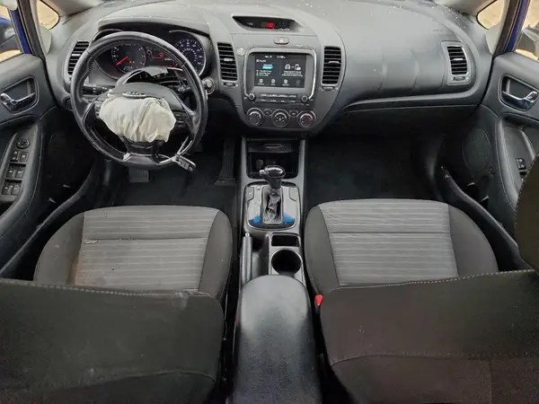 3KPFL4A76JE196197 2018 KIA FORTE - Image 8