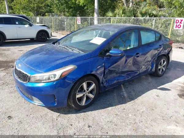 3KPFL4A76JE196443 2018 KIA FORTE - Image 2