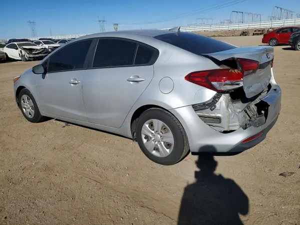 3KPFL4A76JE198371 2018 KIA FORTE - Image 2
