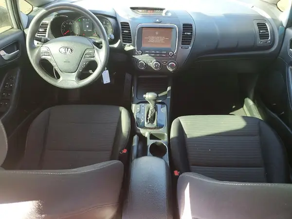 3KPFL4A76JE198371 2018 KIA FORTE - Image 8
