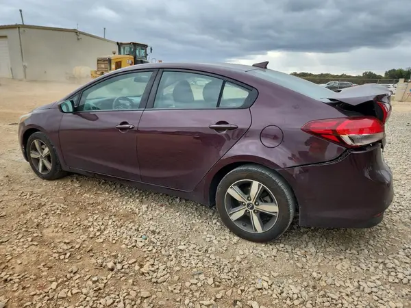 3KPFL4A76JE198984 2018 KIA FORTE - Image 2