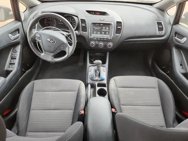 3KPFL4A76JE198984 2018 KIA FORTE - Image 8