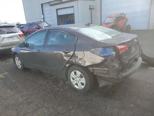 3KPFL4A76JE199035 2018 KIA FORTE - Image 2