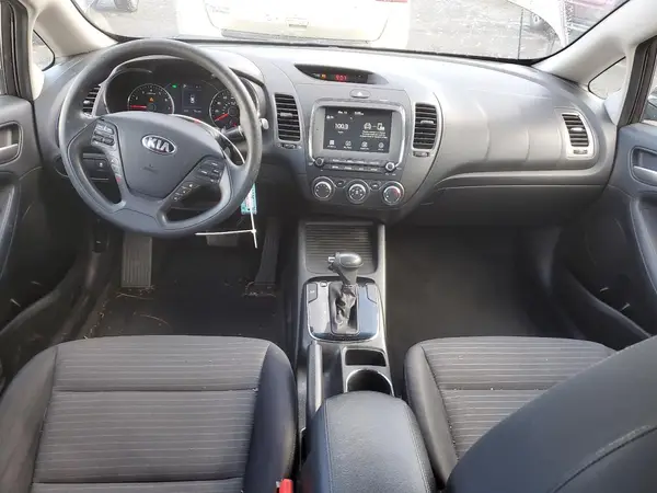3KPFL4A76JE199035 2018 KIA FORTE - Image 8
