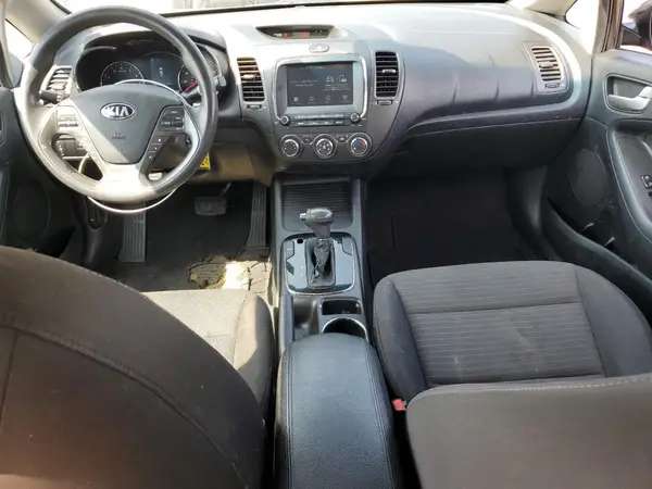 3KPFL4A76JE199049 2018 KIA FORTE - Image 8