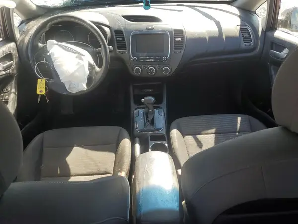 3KPFL4A76JE199648 2018 KIA FORTE - Image 8