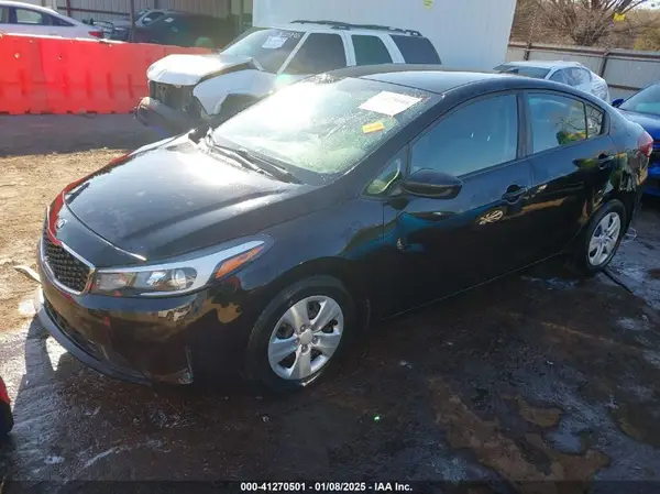 3KPFL4A76JE199732 2018 KIA FORTE - Image 2