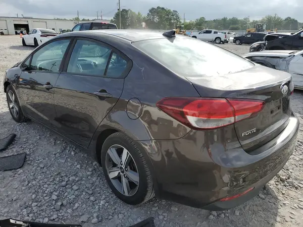 3KPFL4A76JE200877 2018 KIA FORTE - Image 2
