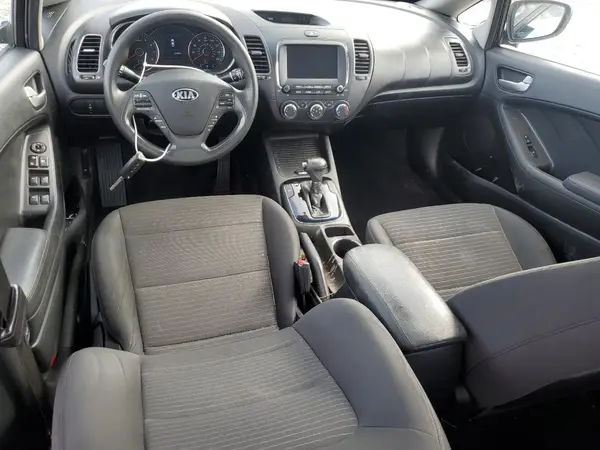 3KPFL4A76JE200877 2018 KIA FORTE - Image 8