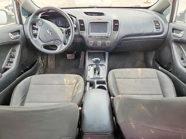 3KPFL4A76JE201334 2018 KIA FORTE - Image 8