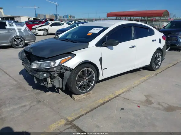 3KPFL4A76JE201396 2018 KIA FORTE - Image 2