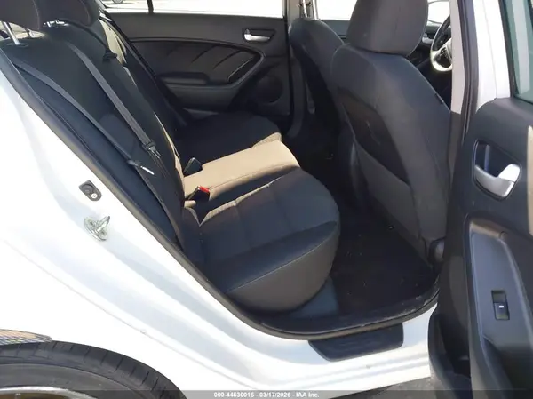 3KPFL4A76JE201396 2018 KIA FORTE - Image 8