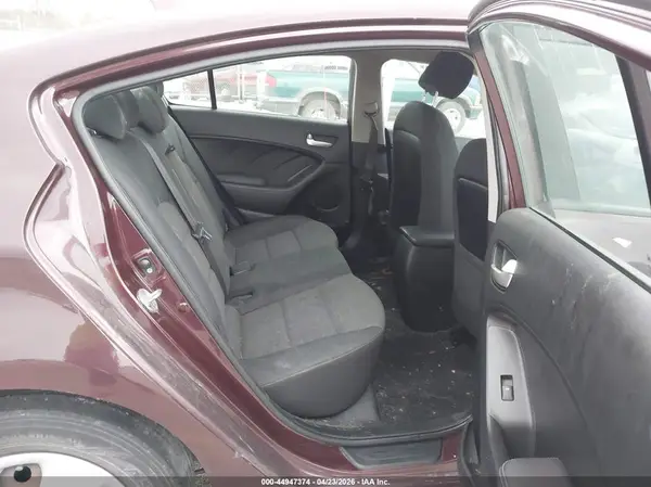 3KPFL4A76JE201804 2018 KIA FORTE - Image 8