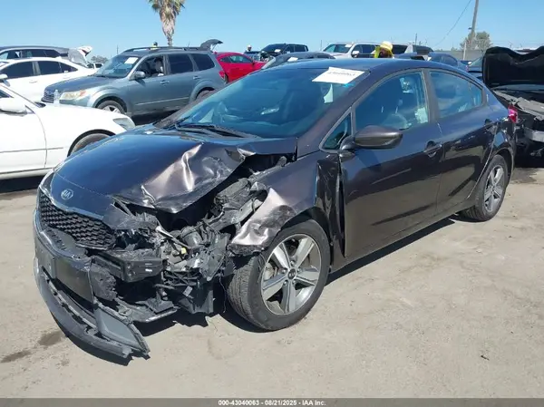 3KPFL4A76JE201916 2018 KIA FORTE - Image 2